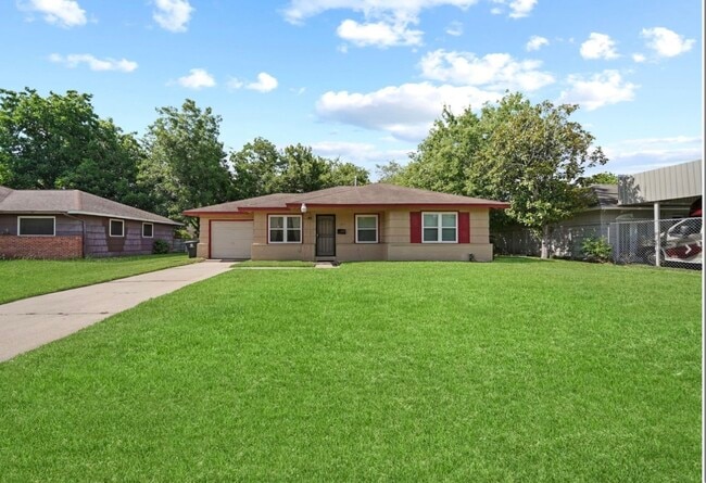 Building Photo - 5631 Groveton St