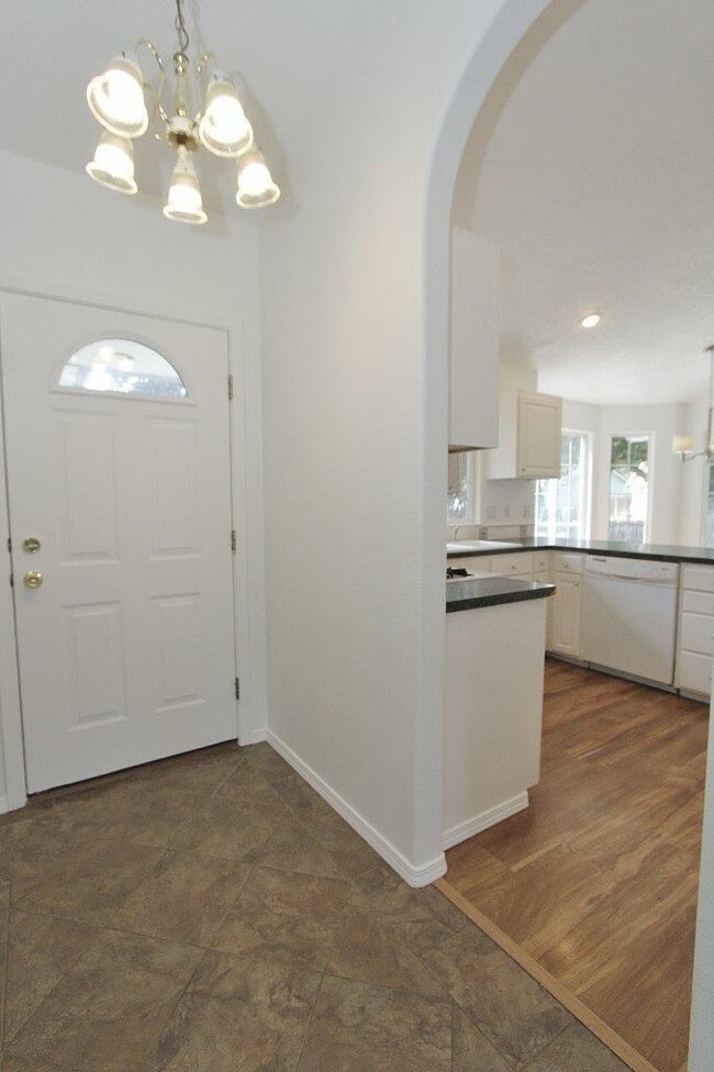 608 Smith Ct