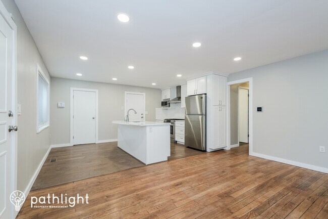 Photo - 2829 Clare Ave