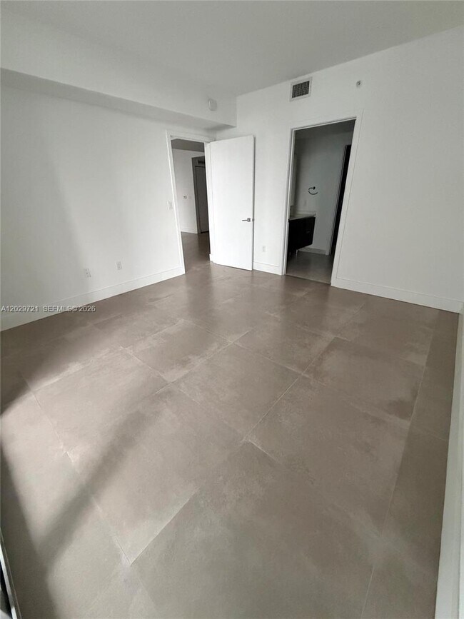 Photo - 488 NE 18th St Unidad 705
