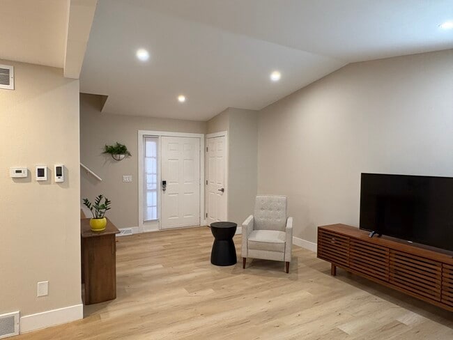 Photo - 5565 S Lansing Ct