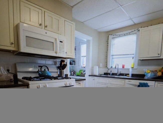 Building Photo - 84 Brayton Rd Unit 2