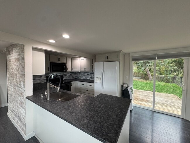 Photo - Jasmines Q Unidad 3806 Q Ave, Anacortes