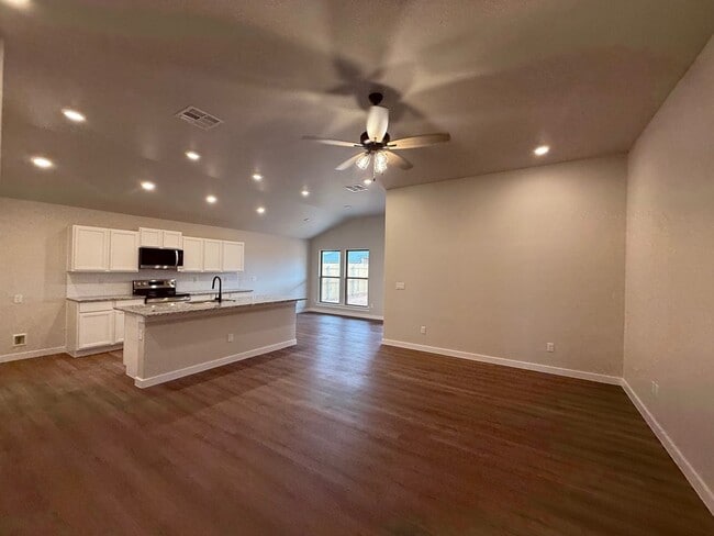 Photo - 323 Trailblazer Ln