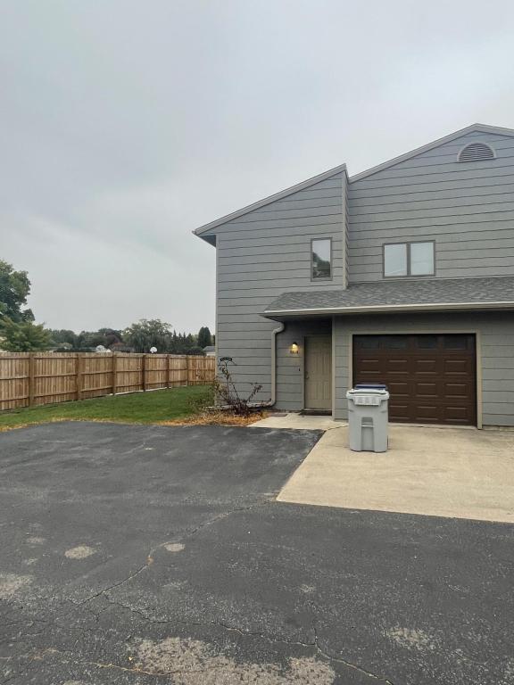 Building Photo - 2210 18th Ave SE