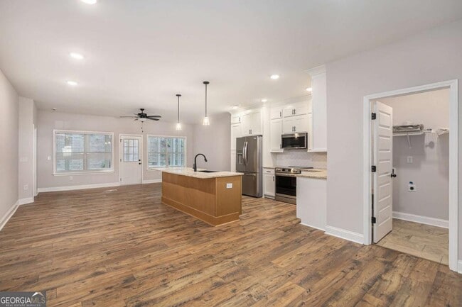 Photo - 138 Crestpoint Rd