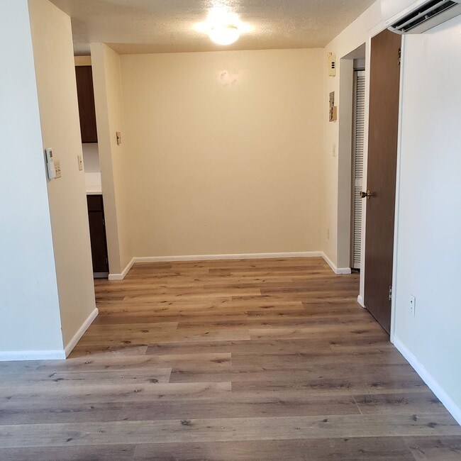 Building Photo - 1B/1B Pet Friendly Apartment South of BYU Unit 226