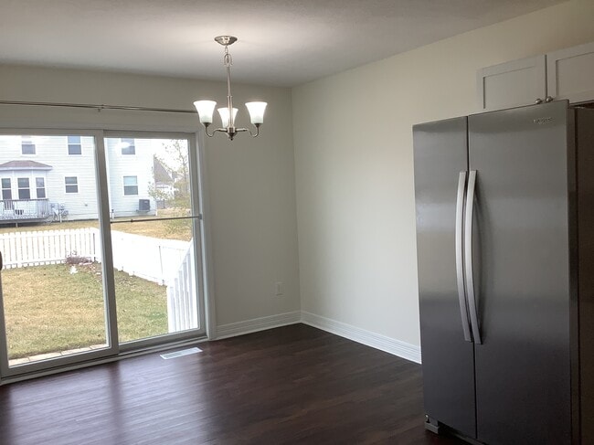 Photo - 768 Shellbark St