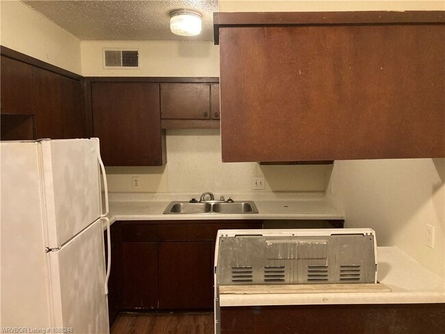 Photo - 220 May Ave Unit 6