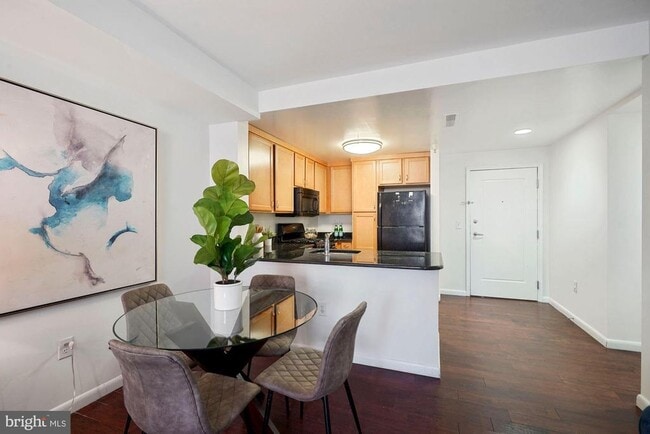 Building Photo - 355 I St SW Unit 410