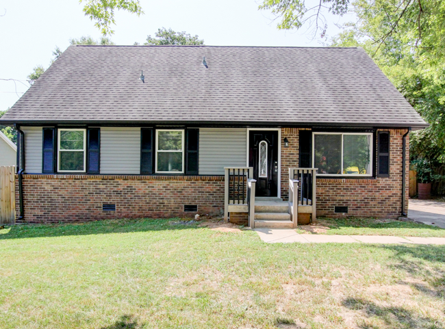 Single Family Home in Clarksville - Single Family Home in Clarksville