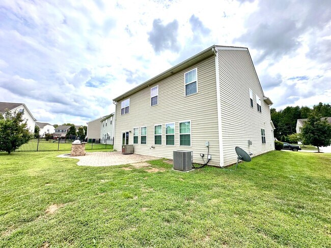 Photo - 8019 Kelburn Ln