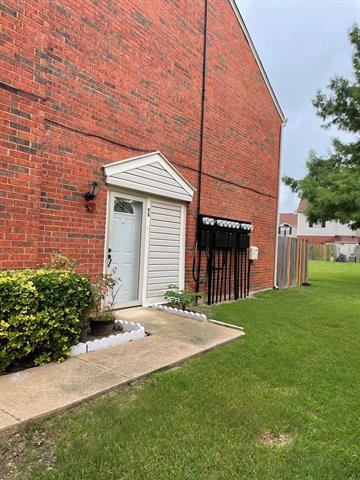 Building Photo - 220 Samuel Blvd Unit G-9