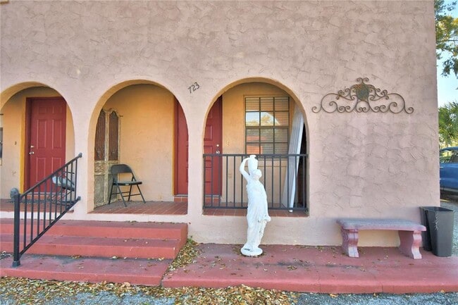 Photo - 751 Rebecca St Unidad 723