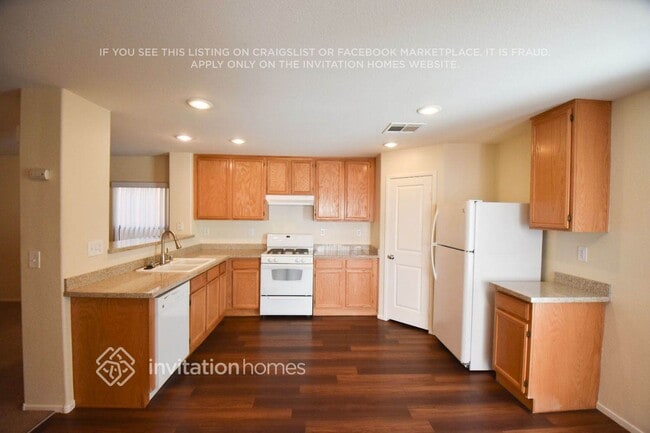 Photo - 701 Jewel Tower St