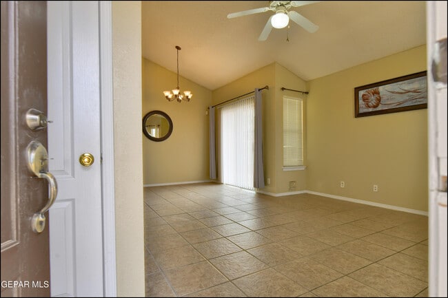 Photo - 683 Teichelkamp Dr