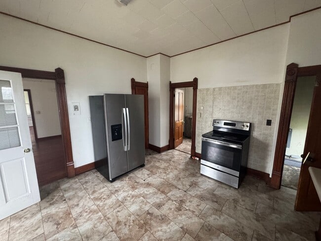 Building Photo - 1830 Superior Ave - Duplex Unit 1830.5