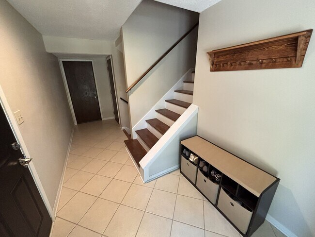 1609 Gateway Dr