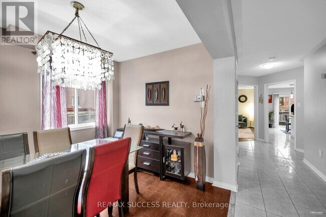 Photo - 228 Flagstone Way