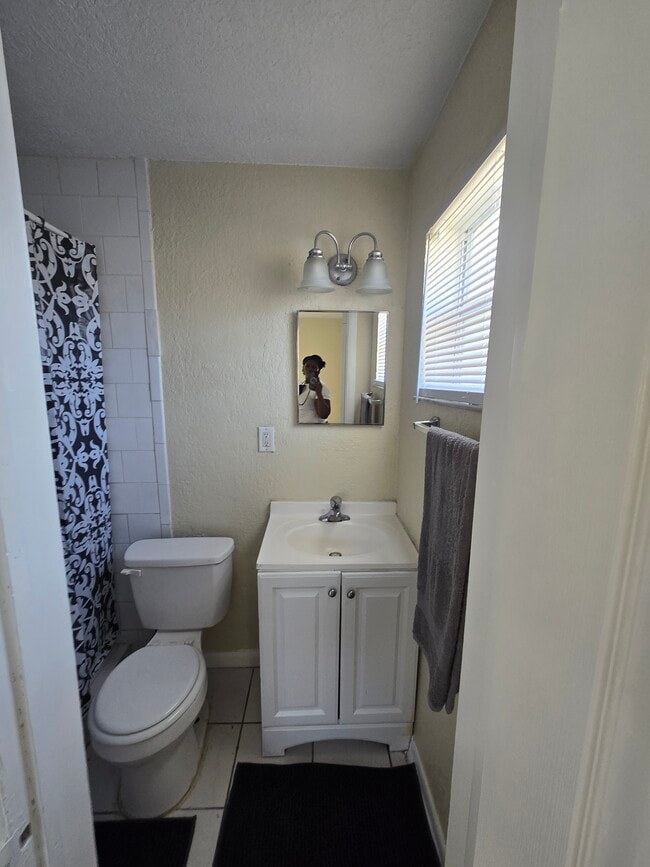 Photo - 1121 W 23rd St