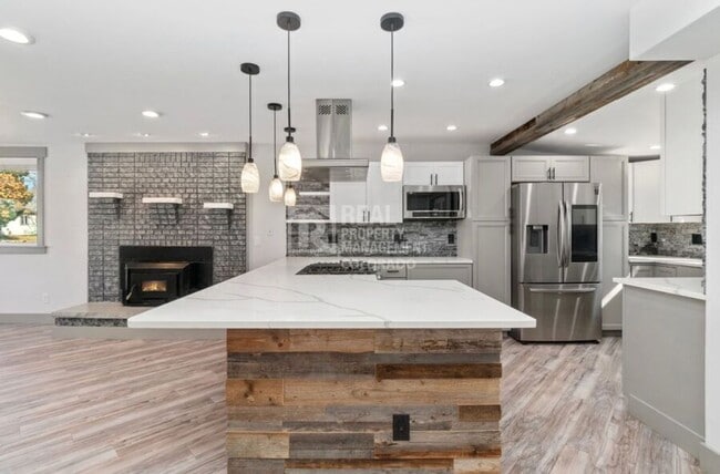 Building Photo - 6120 E 60th Pl