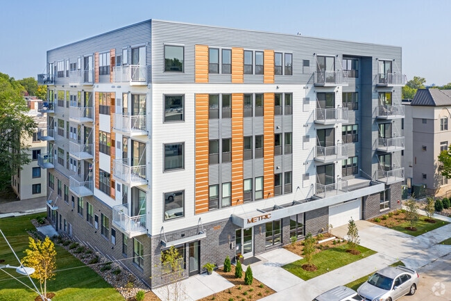 METRIC Apartments - METRIC Apartments