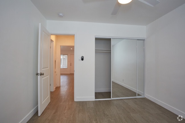 2BR, 1BA - 800 SF - Freeman Apartment Homes