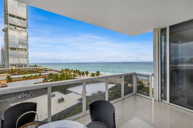 Building Photo - 18201 Collins Ave Unit 18201 Collins Ave appt 902