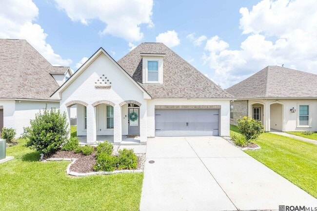 Building Photo - 6211 Lake Edge Dr Rental