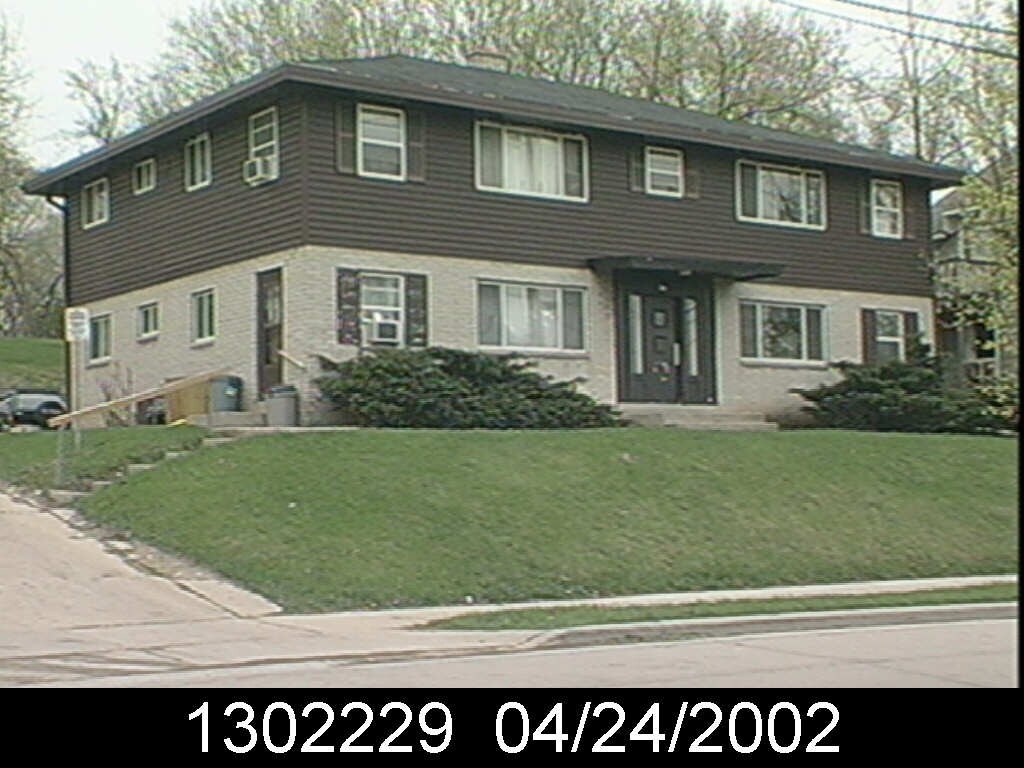 Photo - 817 E Main St Apartments