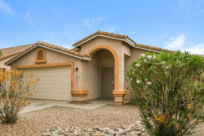 Photo - 823 W Bowker St