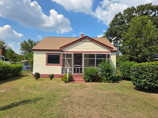 Building Photo - 2037 Steiner Ave