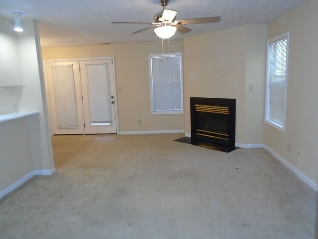 Photo - 2Bed / 2 Bath Condo.  Freshly painted, available NOW!!!
