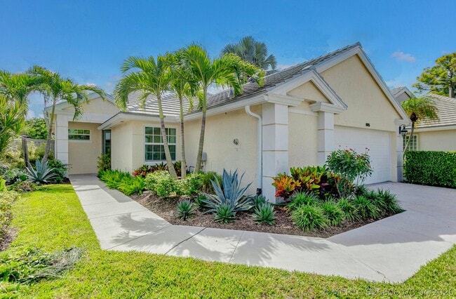 Photo - 605 Masters Way