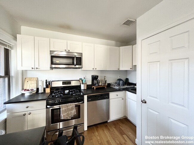 Building Photo - 914 Dorchester Ave Unit 2 Rental