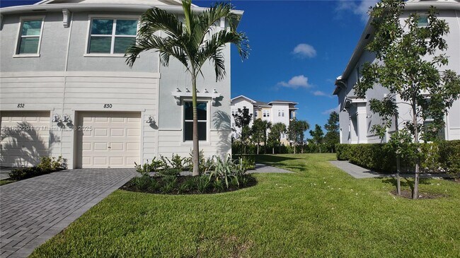 Photo - 830 SE grovebush Ln