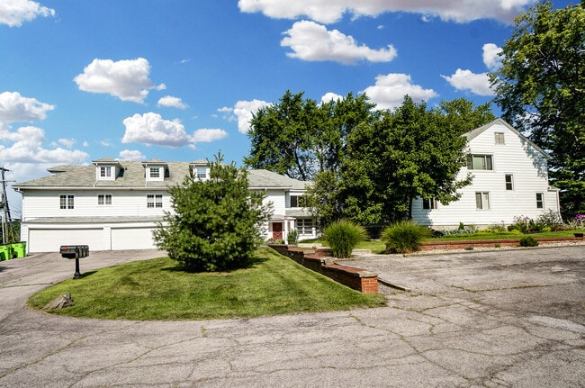 Front - 1750 Shawnee Rd Unit #4