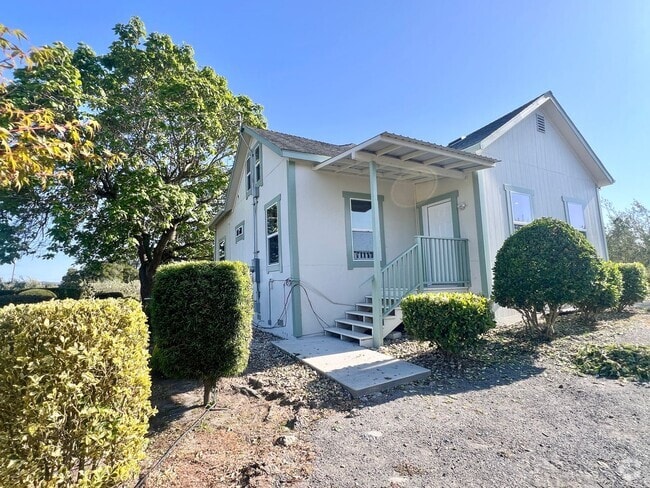 Building Photo - 1515 Stony Point Rd Unit B Rental