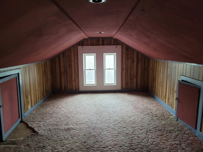 Photo - 203 W Lindell St