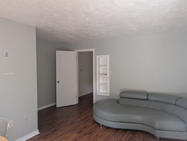 Photo - 611 NW 35th St