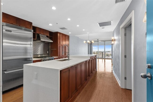 Photo - 1120 E Kennedy Blvd Unidad 1221