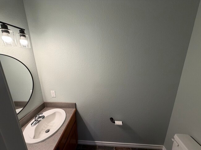 1/2 Bath - 421 W Thomas St