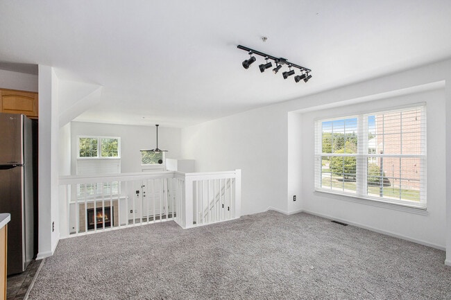 Photo - 1947 Lindsay Ln