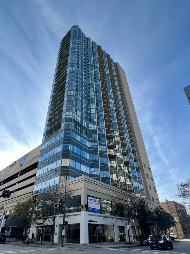 Building Photo - 111 W Maple St Unit 1003 Rental