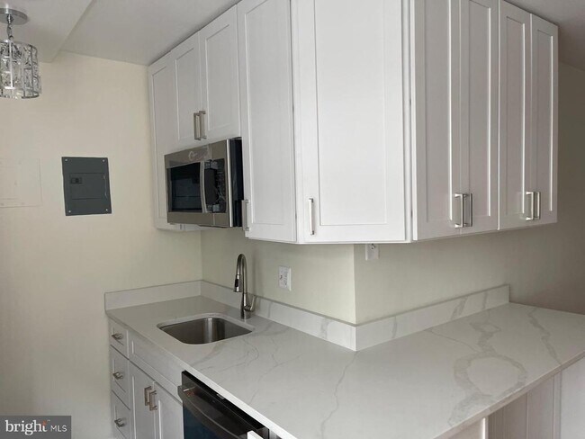 Photo - 940 25th St NW Unit 504-S