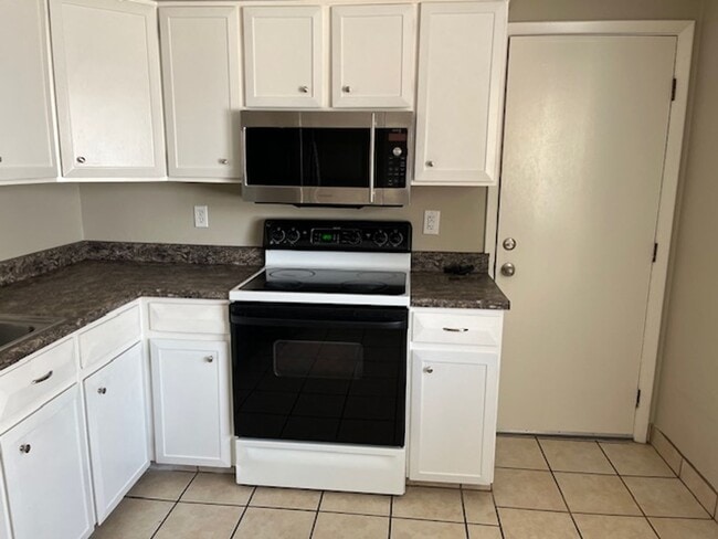 Photo - Lovely 5-bedroom, 2-1/2 bath home.  Centrally-located in Longmont with convenient access to shopp...