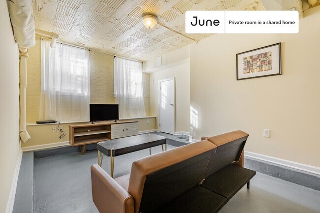Room in Shared 4 bed/2 bath home in Dupont Circle