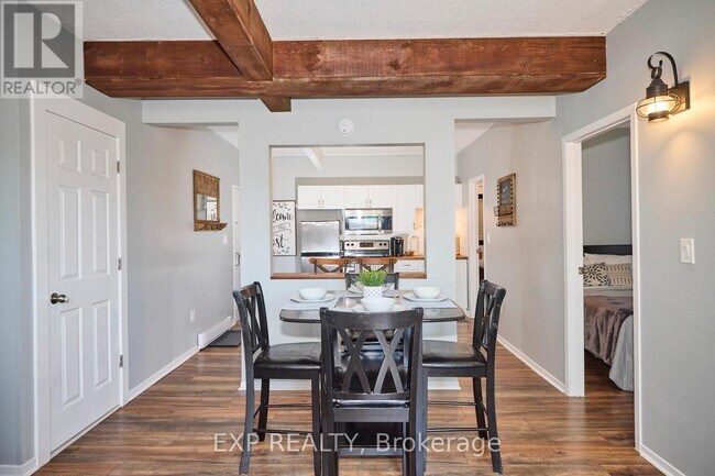 Photo - 4675 Queen St