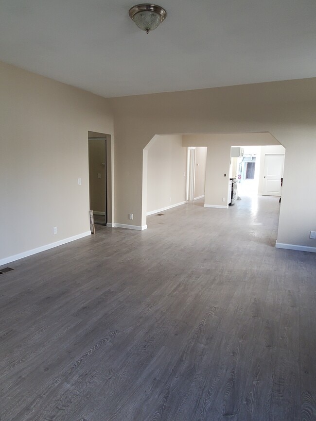 Photo - 947 S Sycamore Ave Unidad 947