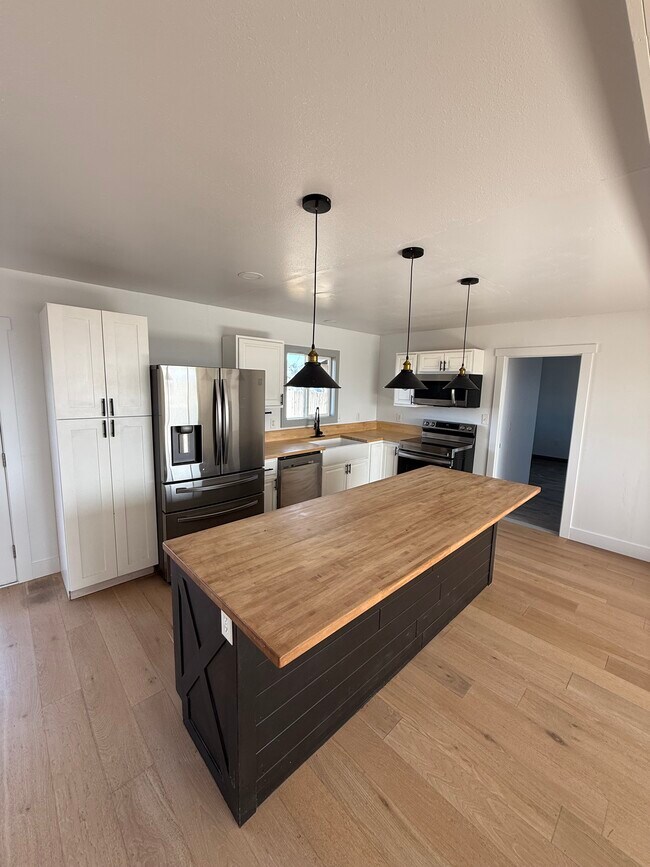 Photo - 633 E Pinion Ridge Rd